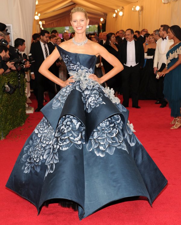 Karolina-Kurkova-Marchesa-Met-Gala-2014-Fashion-OnGiselleAve