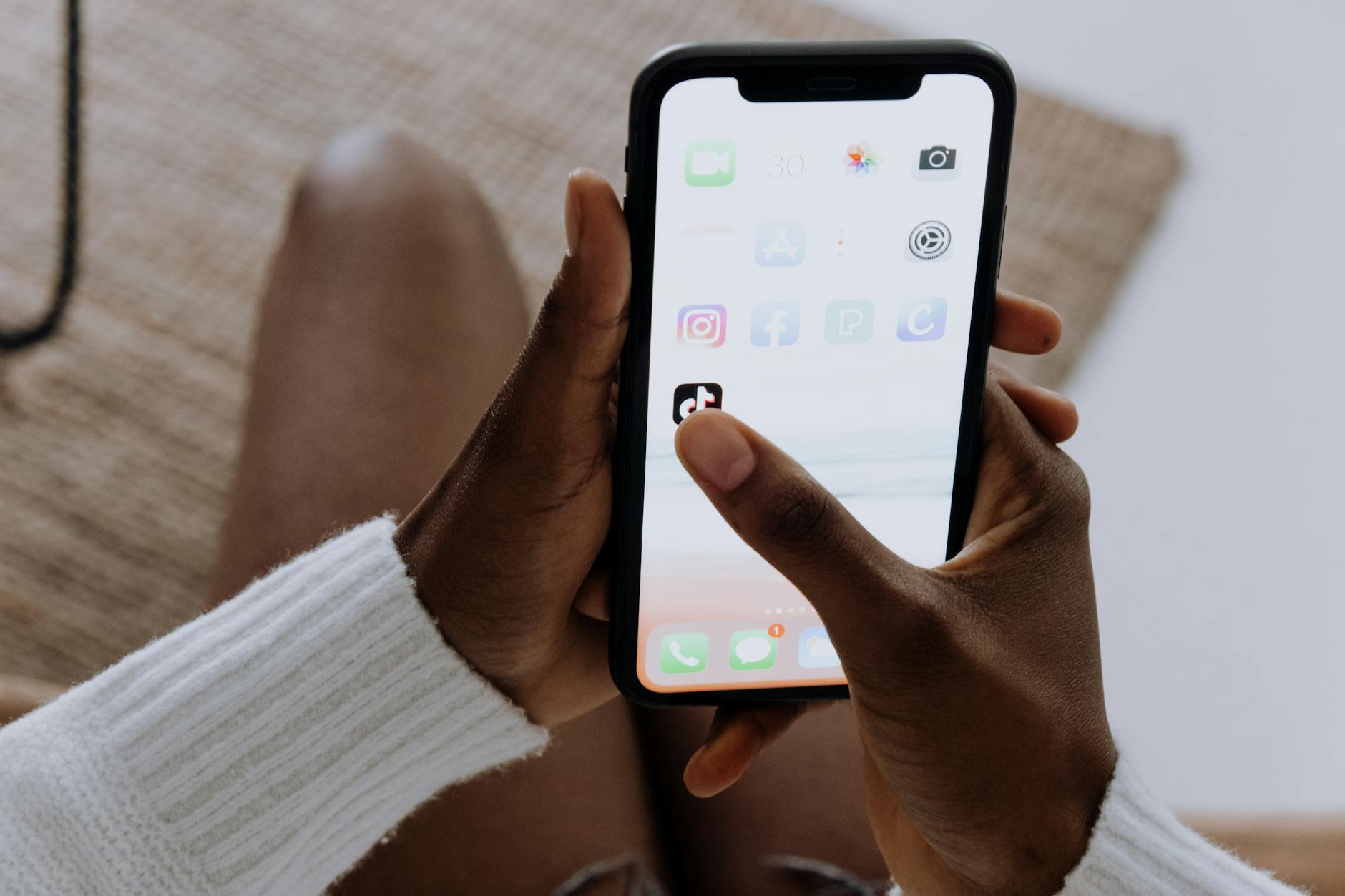 Oprah’s “No Contact” Podcast Sparks Backlash on TikTok — And Millennials Are Choosing Themselves First